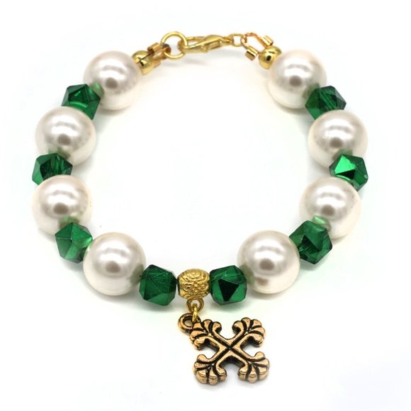 St Patricks theme bracelet with cross and green beads. - Picture 2 of 2